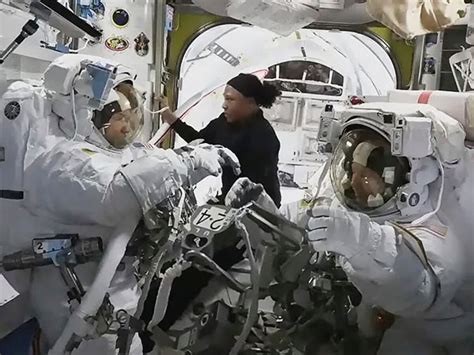 bailey d leak|NASA calls off spacewalk after spacesuit water leak .